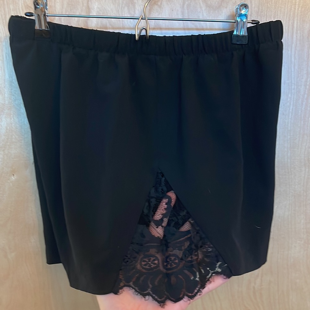 BB Dakota - Lace Torina Short